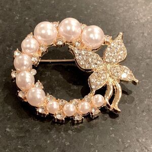 Vintage Style Butterfly Faux Pearl Circle Brooch Gold Tone